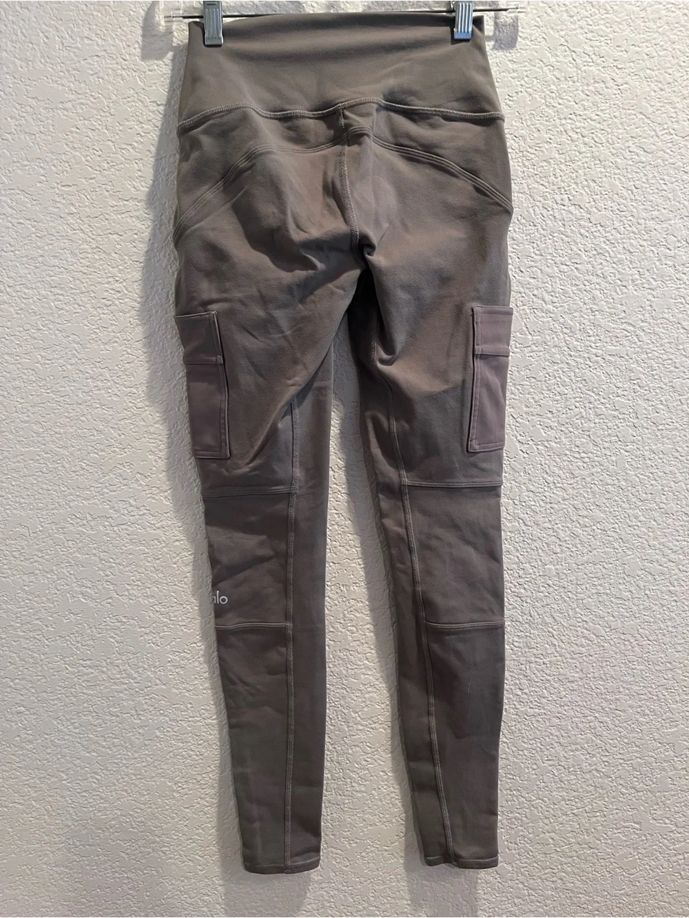 Alo Yoga Size Extra Small High Waisted Cargo Leggings - Olive Branch